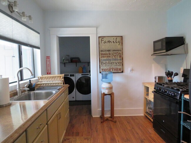 Building Photo - Furnished 2-Bedroom Home in the Historic Feldman Neighborhood – Central/University Area