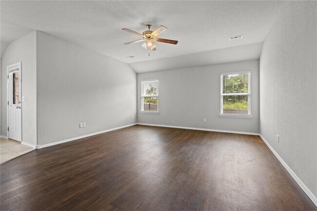 Building Photo - 313 Woodcreek St