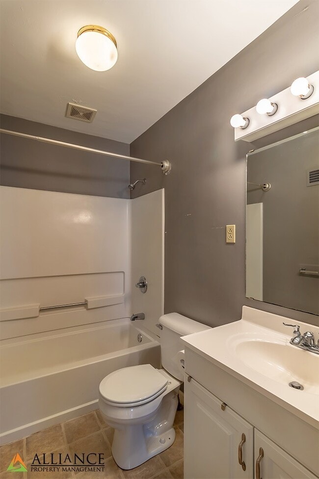 Building Photo - 1609 Poyntz Ave