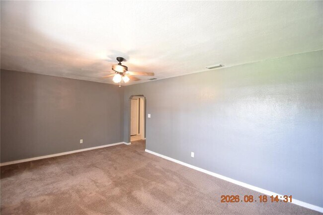Building Photo - 212 N Clearview Ave