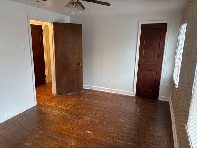 Building Photo - House for rent in York City!