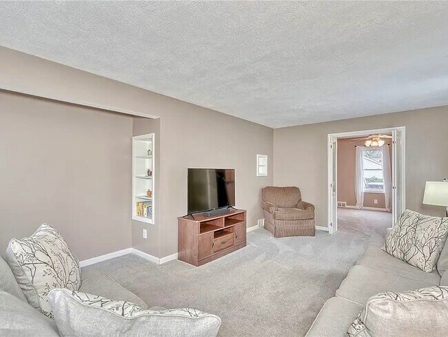 Building Photo - 78 Kimbark Rd