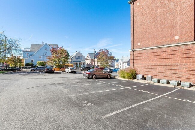 Building Photo - 72 Ashland St