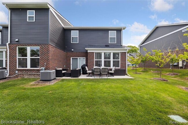 Building Photo - 765 Hummingbird Dr