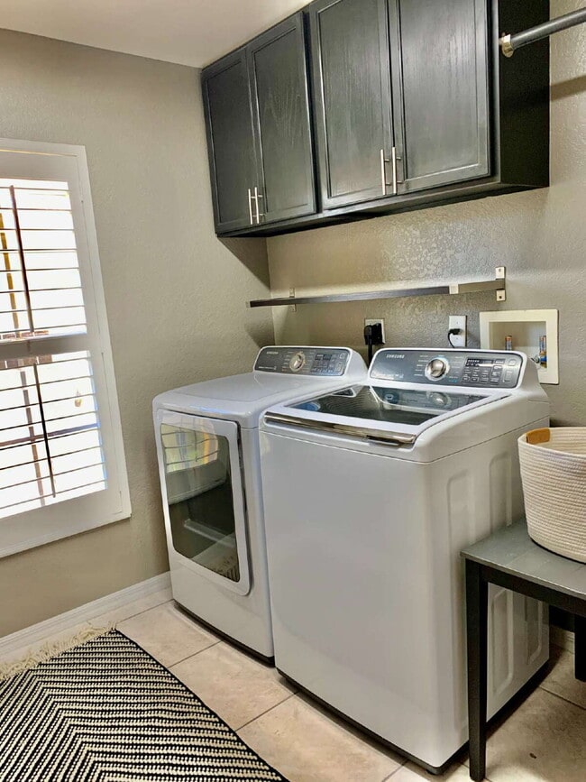 Building Photo - Beautiful Furnished Condo in Coconut Shores VIII