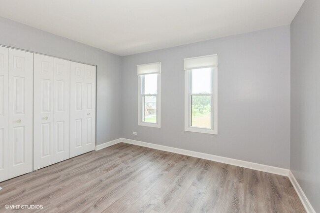 Building Photo - 2242 Country Club Dr