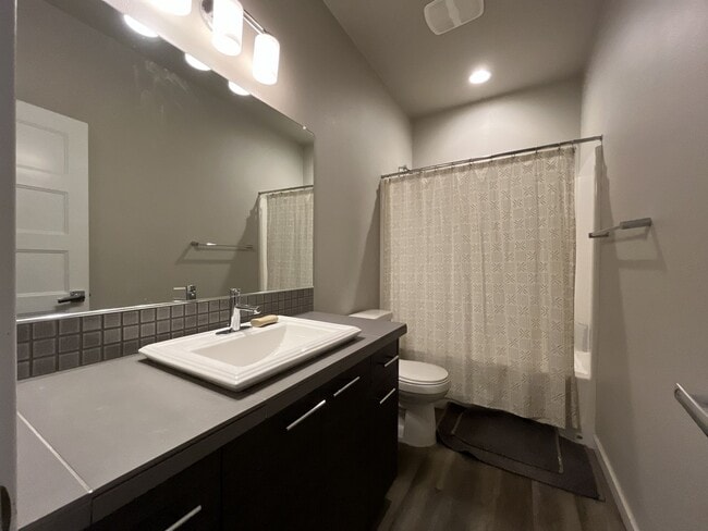 Building Photo - Spacious 2,511 Sq Ft Wilsonville Townhome with Vaulted Loft, Modern Kitchen & Attached Two-Car Ga...