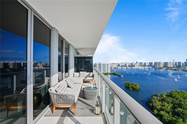 Building Photo - 16385 Biscayne Blvd