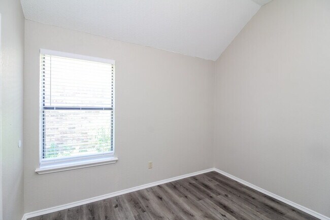 Building Photo - 1109 Buckeye Dr