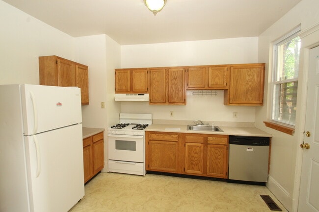 Building Photo - 2026/2027 JHU Off-campus 6bd/2ba house w/ ...