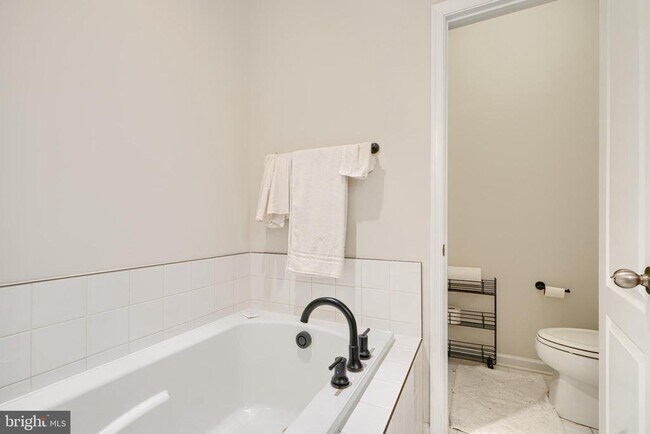 Building Photo - 2718 Lanham Hill Cir