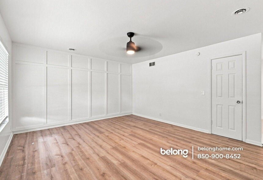 Building Photo - 6011 Greenwood Ln