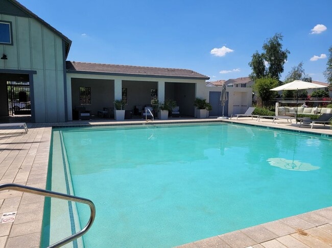Building Photo - 2754 S Apache Dr