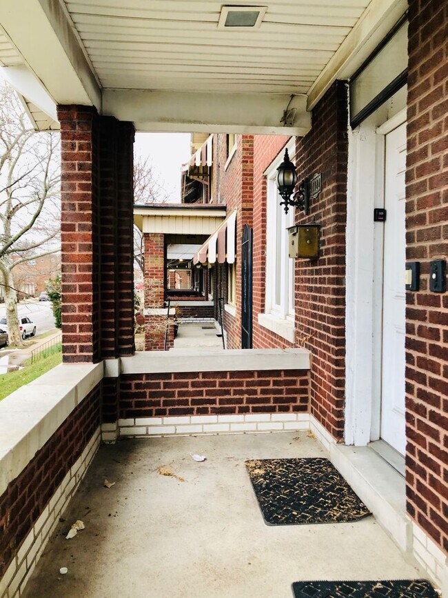 Building Photo - 4122-4124-4124 S Grand Blvd