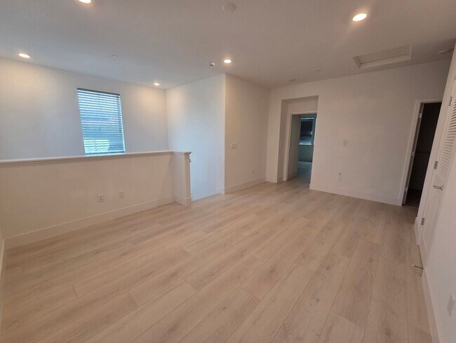 Building Photo - 2-Story 4Bx3.5B House Near Sky River Casino Available Now!!