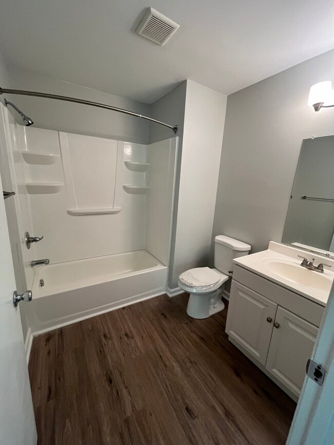 Building Photo - 3-Bedroom Townhome