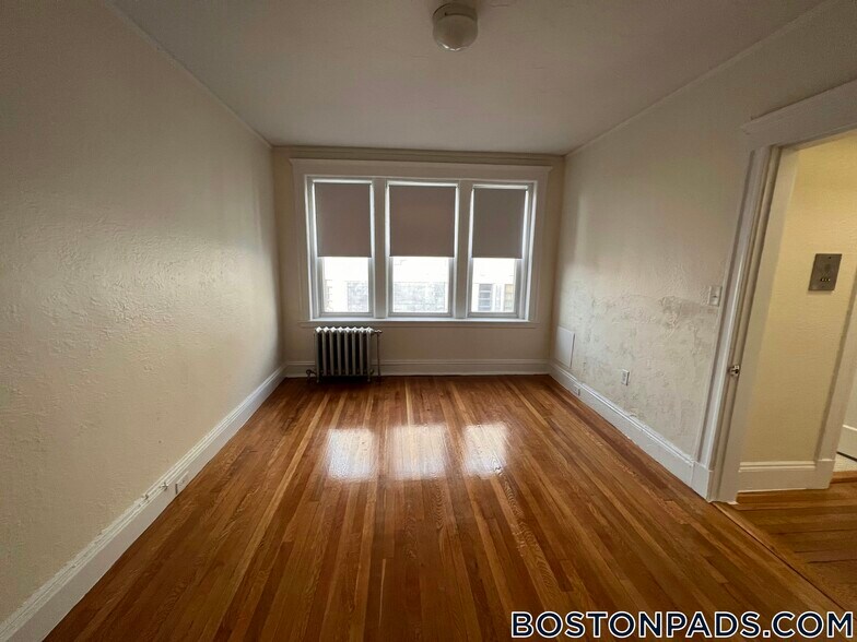 Building Photo - 1163 Boylston St