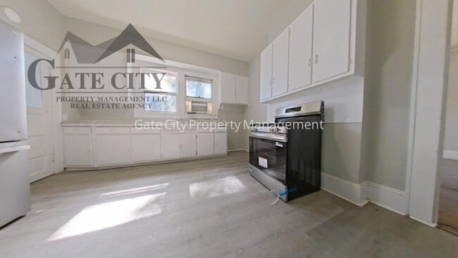 Building Photo - 1006 Holton Pl