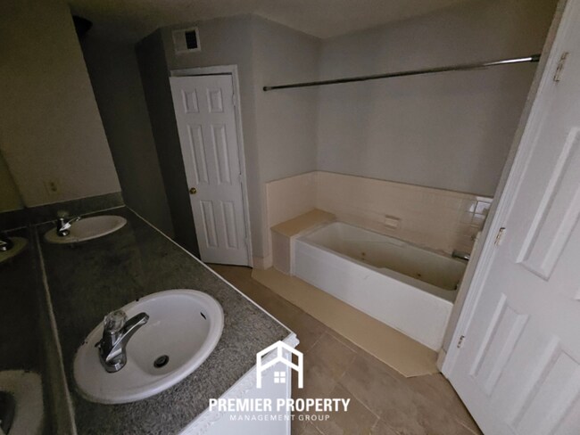 Building Photo - 6617 Rocky Park Dr