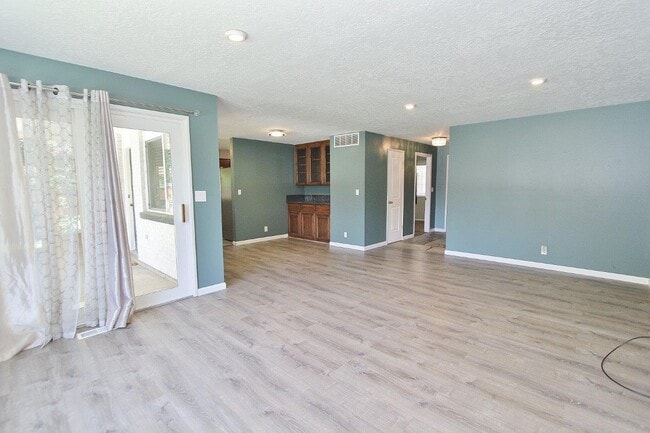 Building Photo - 3873 N Manchester St