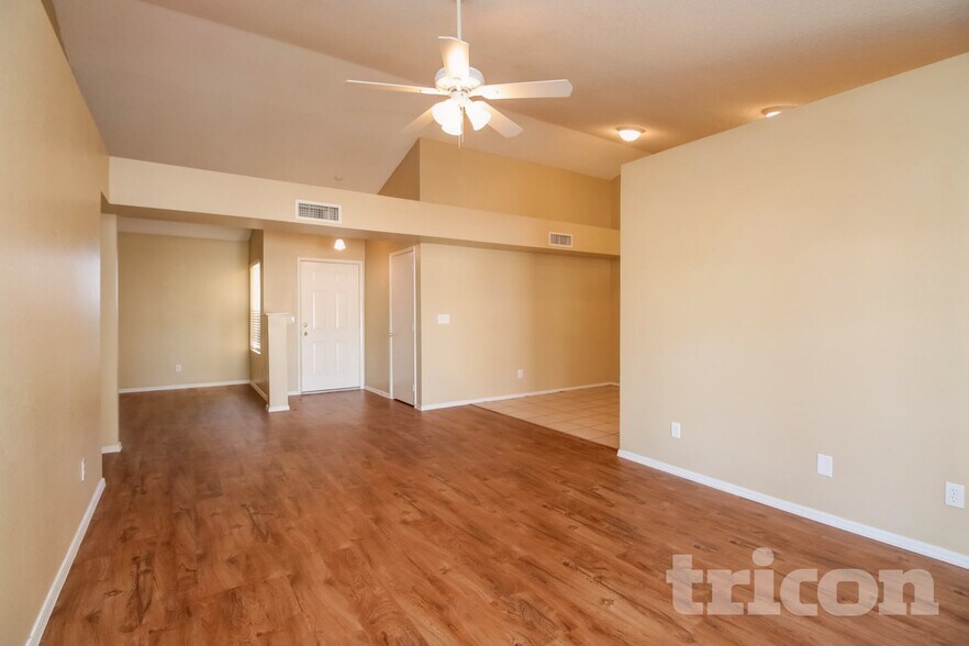Building Photo - 102 W Ivyglen St