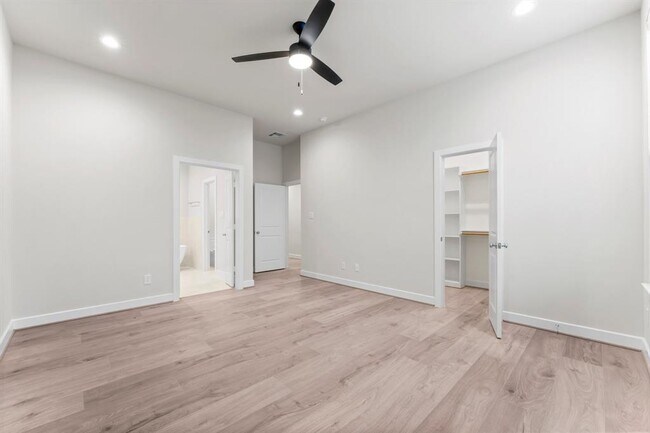 Building Photo - 5905 Haring Ln