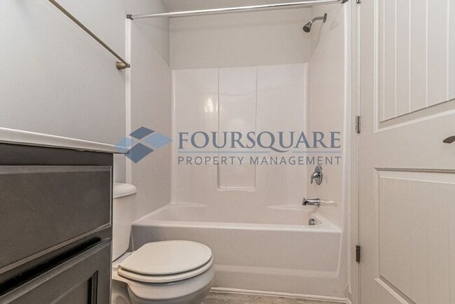 Building Photo - Spacious 3-Bed / 2.5-Bath Townhome with Open Floor Plan & Assigned Parking – Convenient to Downto...