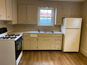 Building Photo - One bedroom main level unit