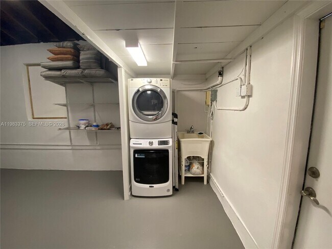 Building Photo - 5767 SW 35th St