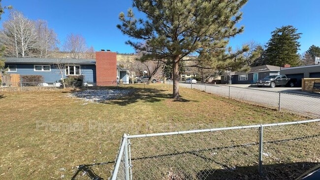 Building Photo - 913 Rimrock Rd