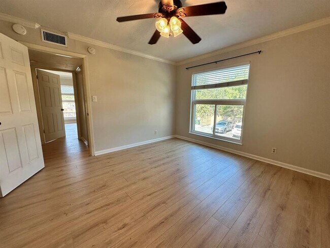 Building Photo - 6501 E Hill Dr