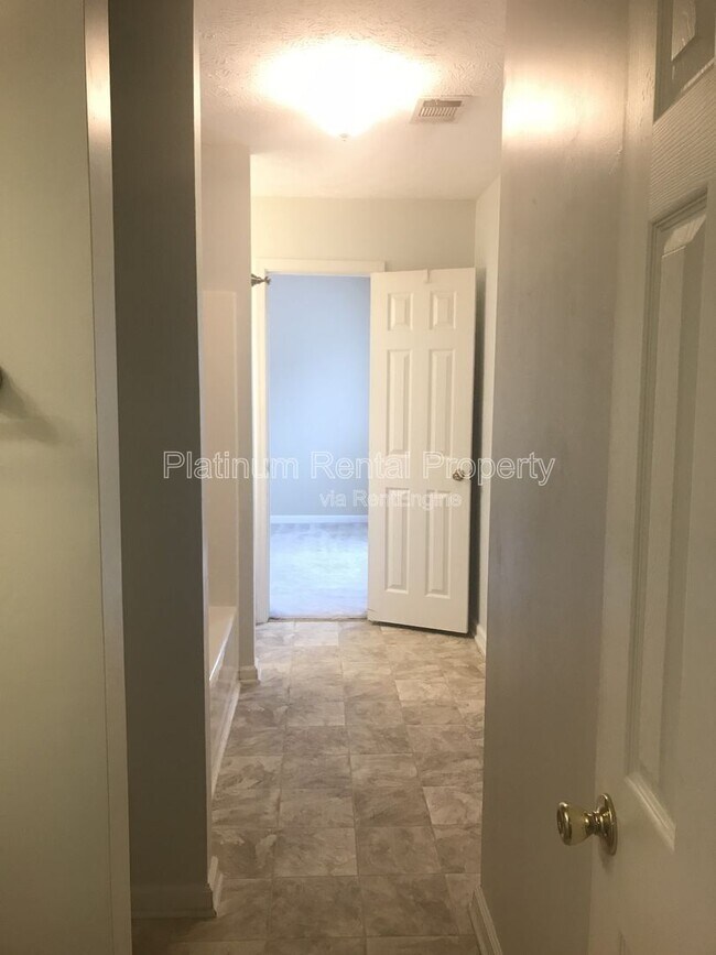 Building Photo - 1020 Twin Brook Ct NW