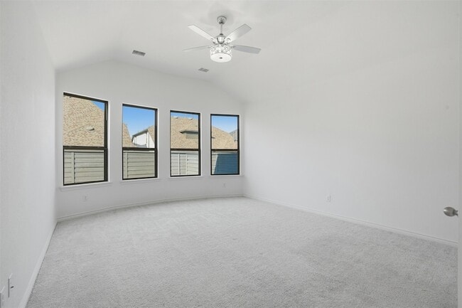 Building Photo - 537 Oakmoss St