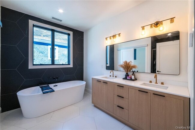 Building Photo - 23 Poplar St