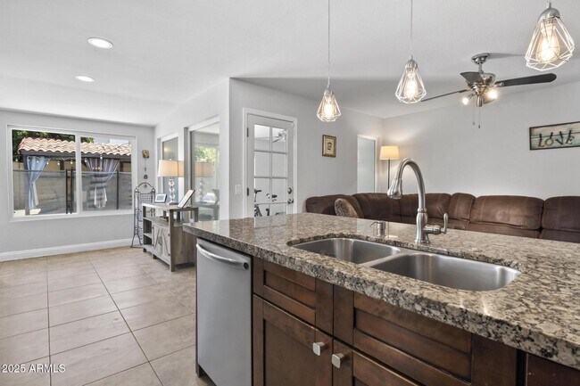 Building Photo - 5302 E Kelton Ln