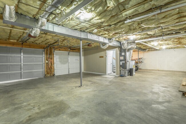 Building Photo - 3 Bedroom 2 Bath Massive Garage