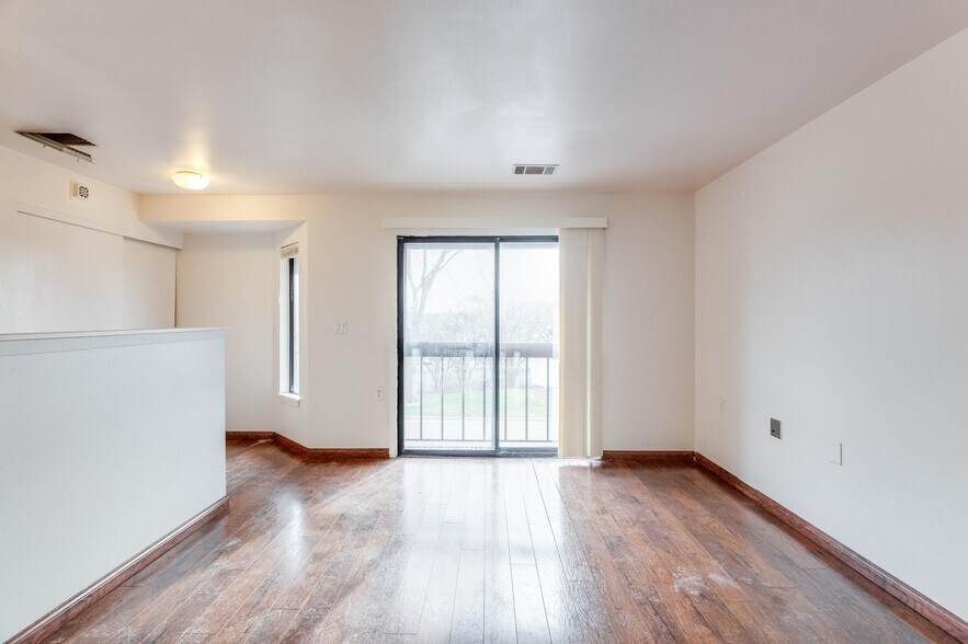 Building Photo - 9082 N Park Plaza Ct