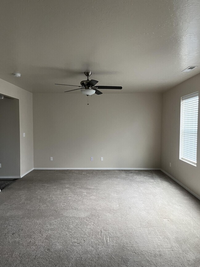 Building Photo - 13521 Palm Beach Dr