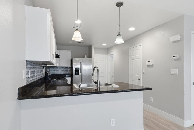Building Photo - 8910 W Marble Light Ave