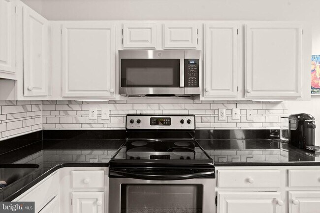 Building Photo - 1325 13th St NW