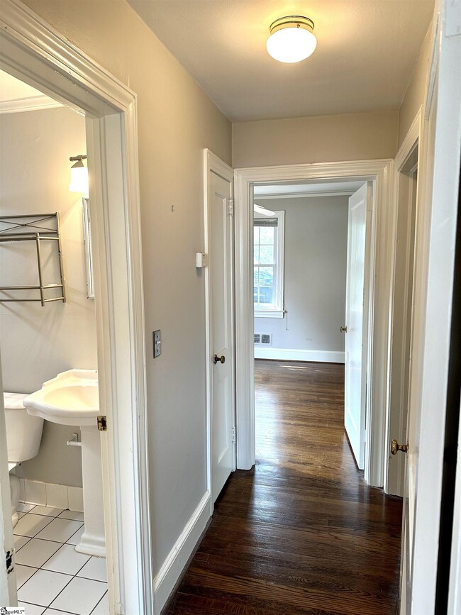 Building Photo - 5 Whitsett St