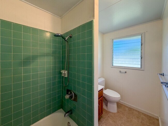 Building Photo - Kailua, SFH, Spacious Yard, Carport, Private W/D