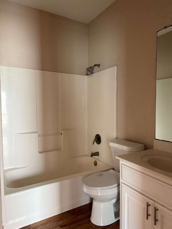 Building Photo - 455 Country Trail