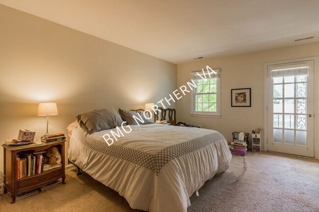 Building Photo - 3019 Seven Oaks Pl