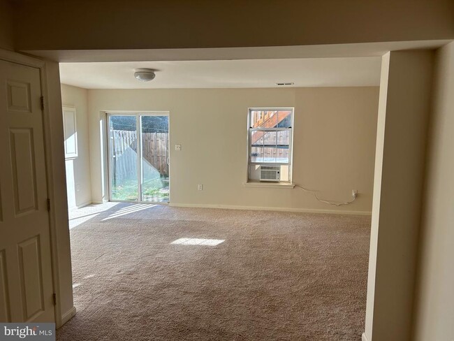 Building Photo - 6821 Hollow Glen Ct