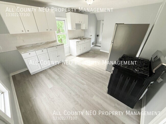 Building Photo - 2056 W 95th St