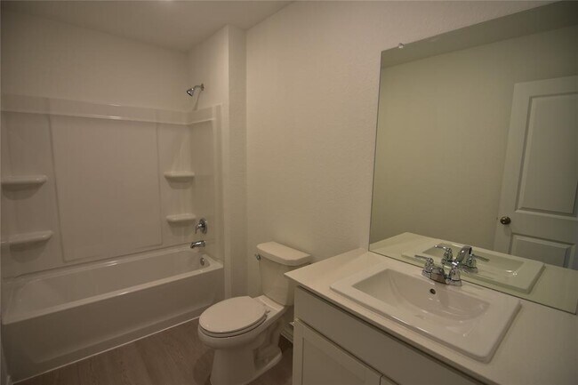 Building Photo - 343 Keefer