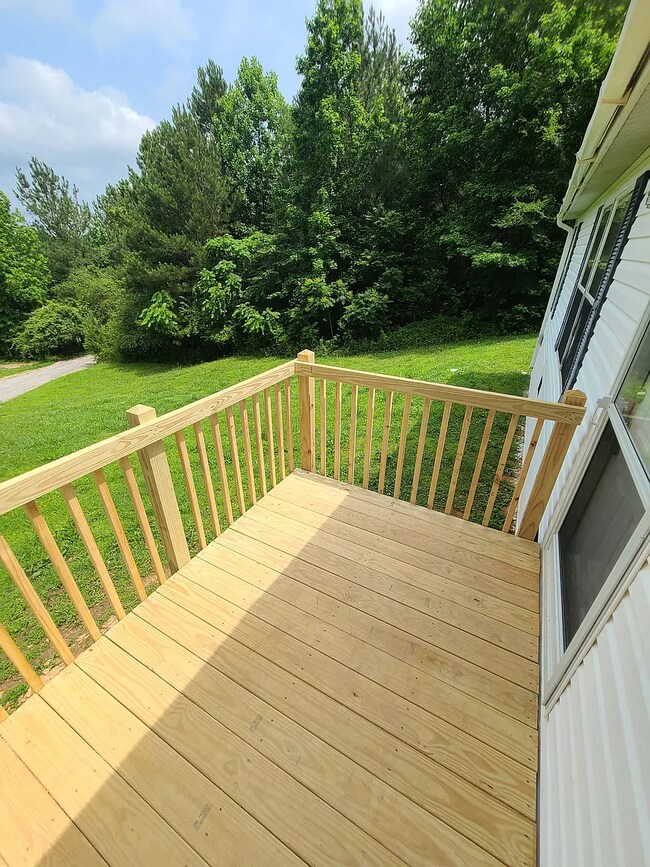 Building Photo - 329 Pine Hills Rd