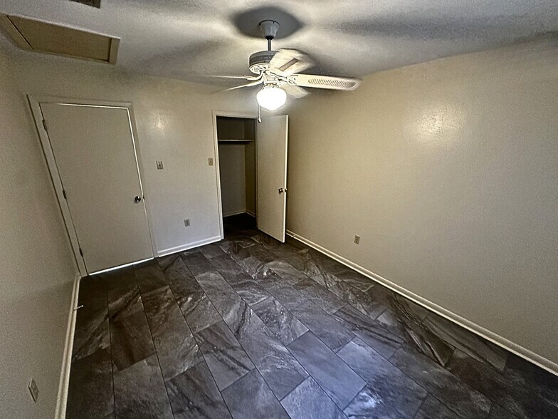 Building Photo - 111 Mallard Dr