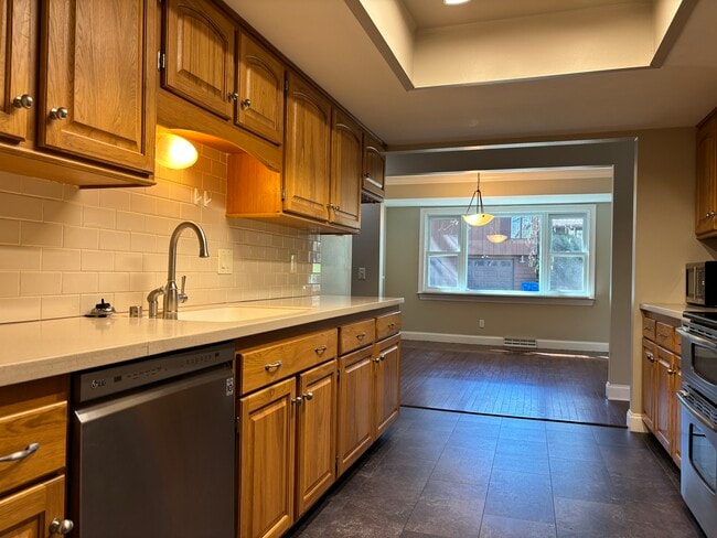 Building Photo - 2421 White Oak Trail